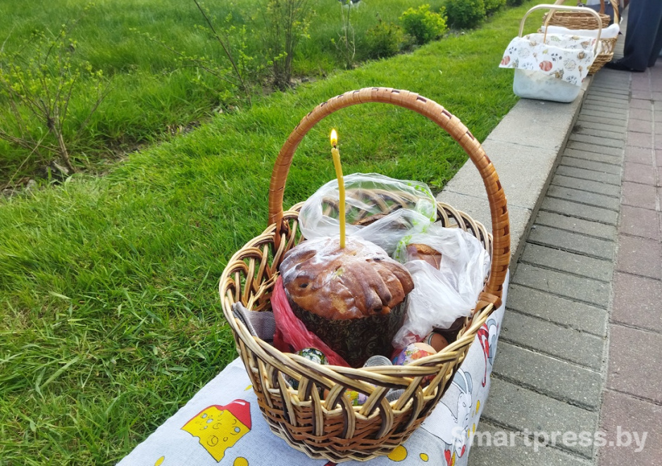 Пасха_освящение кулича.jpg