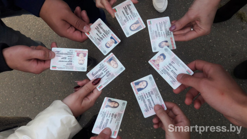 водительские удостоверения.jpg водительские удостоверения.jpg