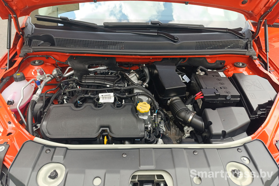 Lada Iskra SW Cross подкапотное пространство