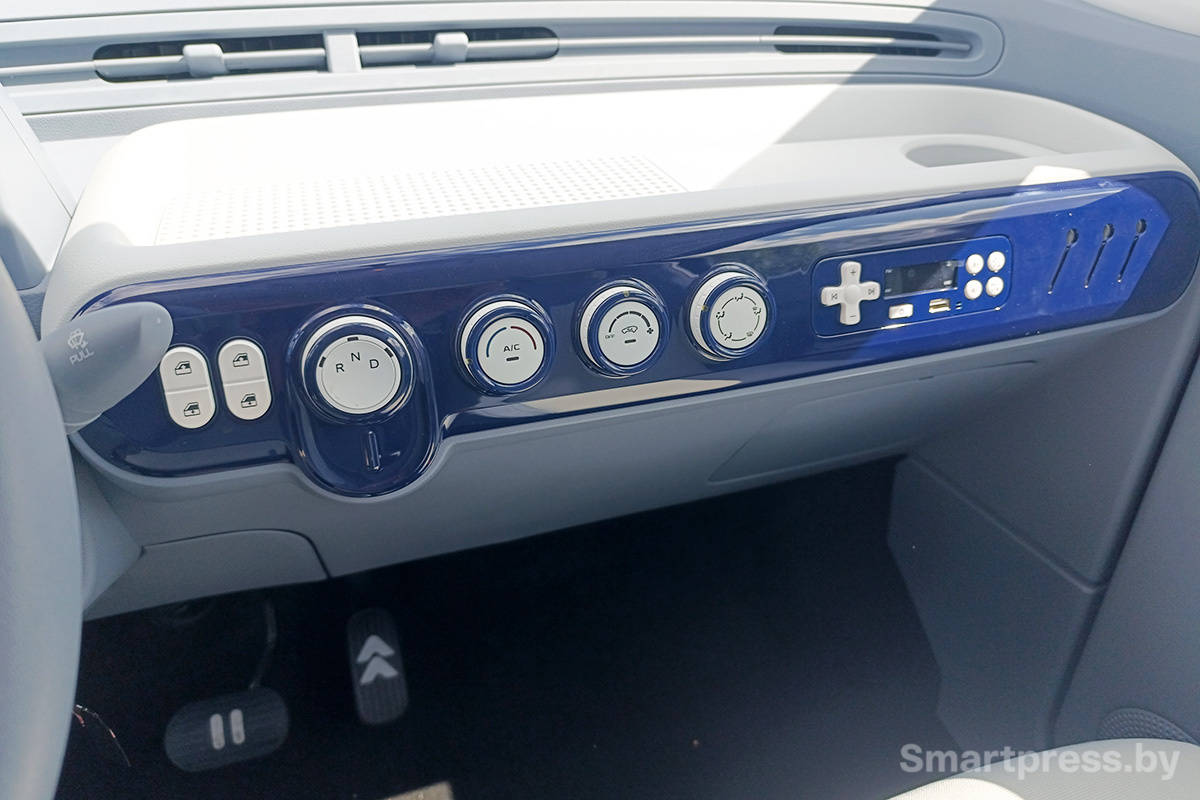 Кнопки на торпедо синий