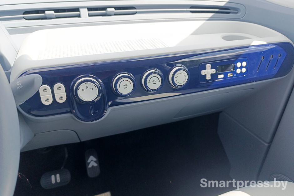 Кнопки на торпедо синий