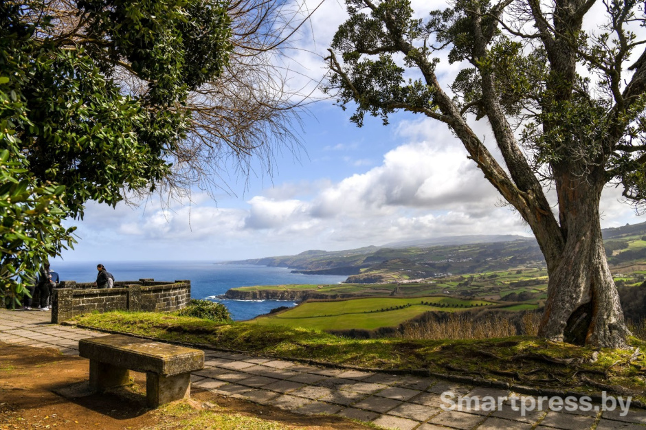 8-Обзорная площадке Miradouro de Santa Iria на острове Сан-Мигел.jpg