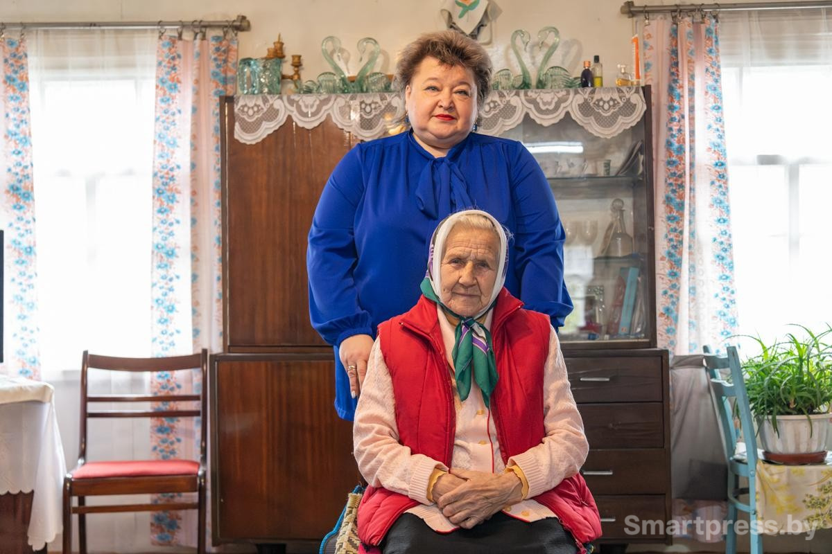 17-Валерия Иосифовна с внучкой Жанной.jpg