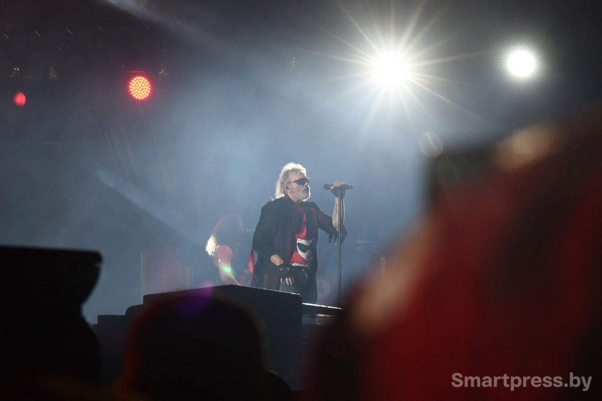 Кинчев за микрофоном