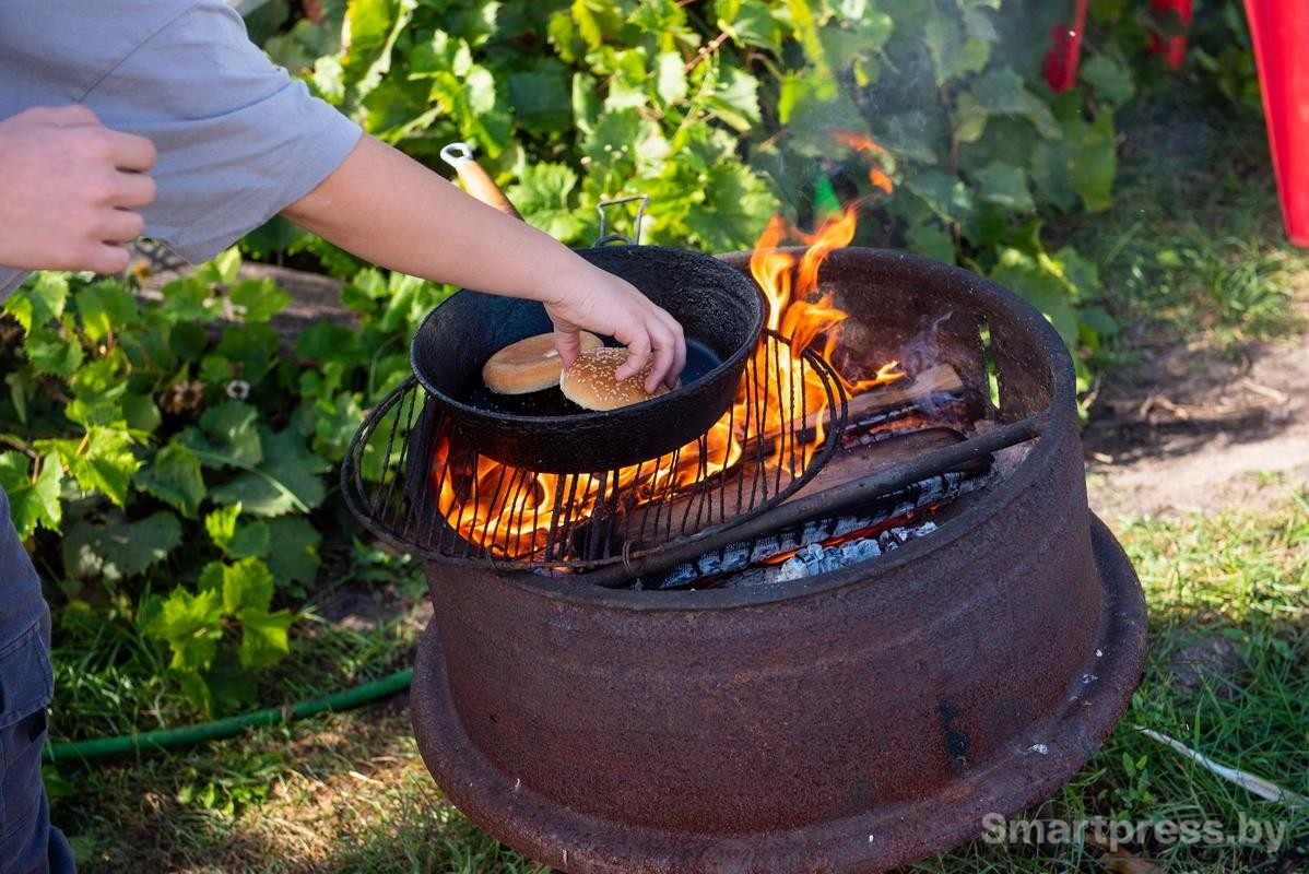 13-Булка для бургера на сковородке.jpg