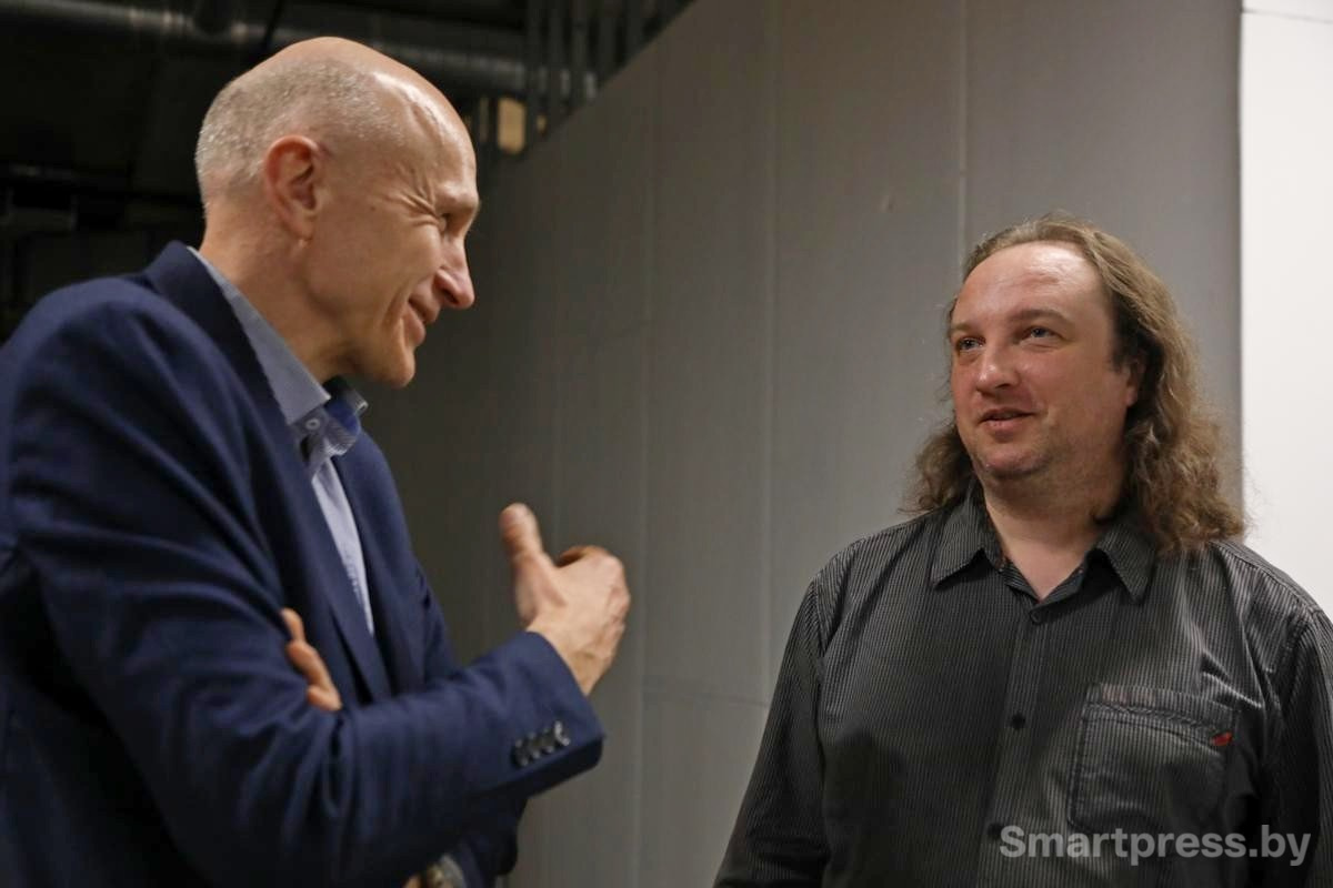 16-Биолог Павел Велигуров (справа) и орнитолог Александр Винчевский.jpg