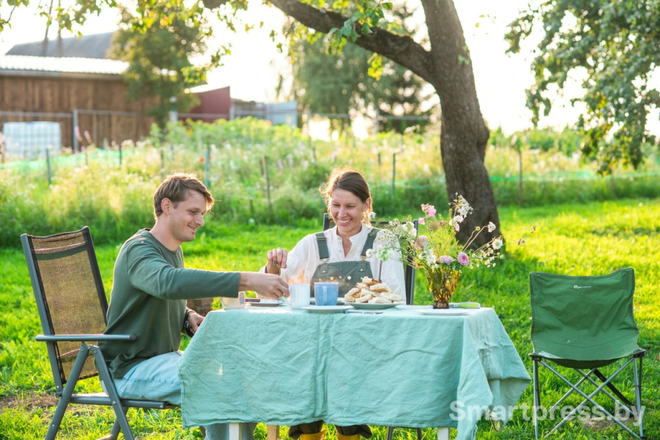 27-Михаил Коренев и Светлана Ващило на цветочной ферме.jpg