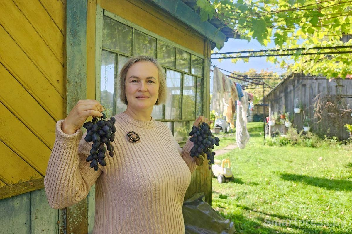 20-Светлана с виноградом.jpg