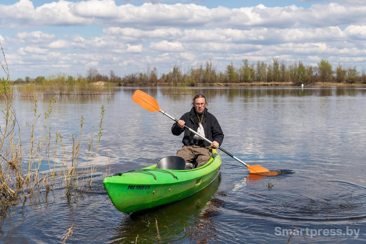 21-Павел Пинчук в лодке.jpg