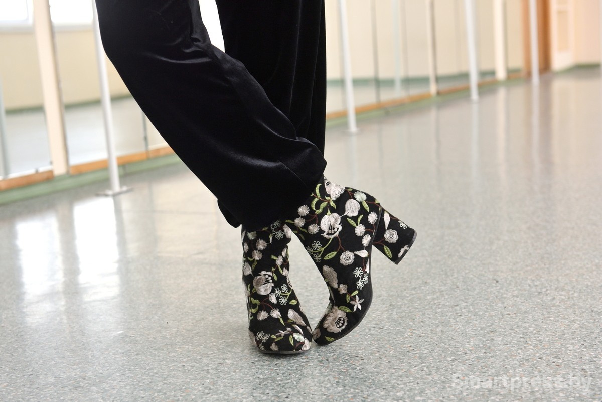 Людмила Ефремова на высоких каблуках.jpg