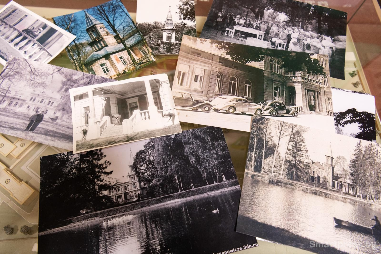 12-Фотографии усадьбы в Ястрембеле разных лет.jpg