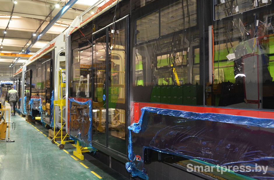 Сборка трехсекционного трамвая Т856 для Нижнего Новгорода
