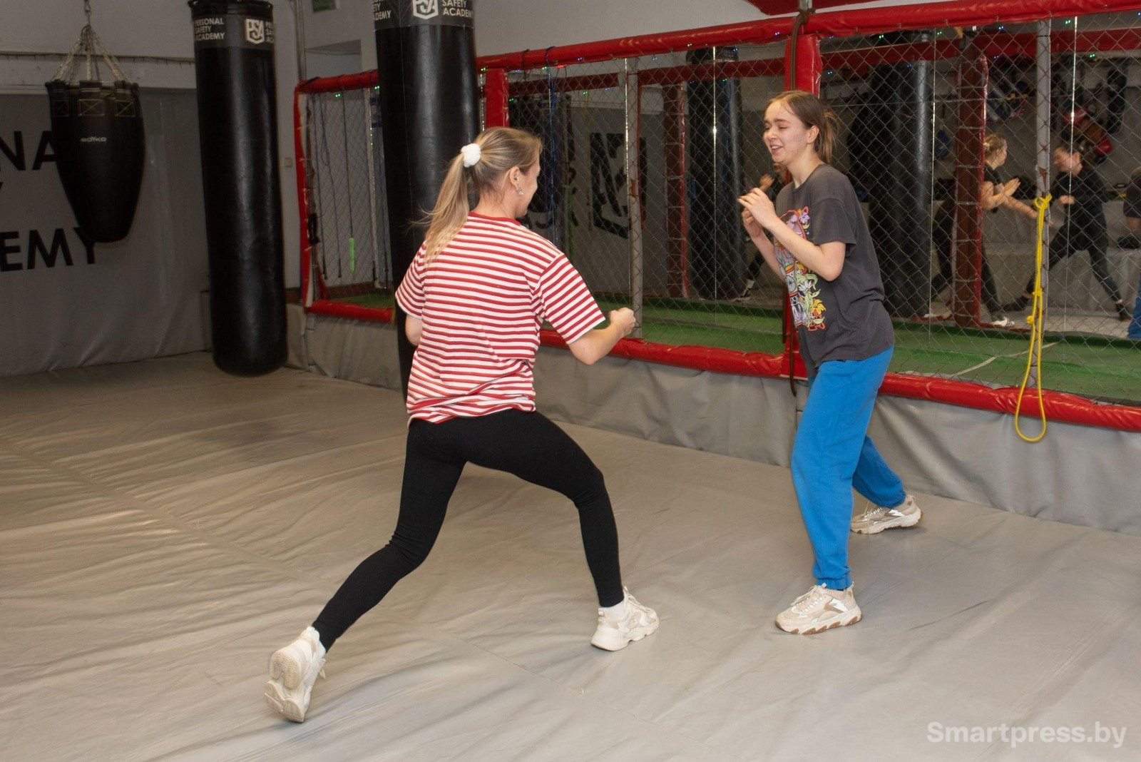 4-На занятии по женской самообороне.jpg