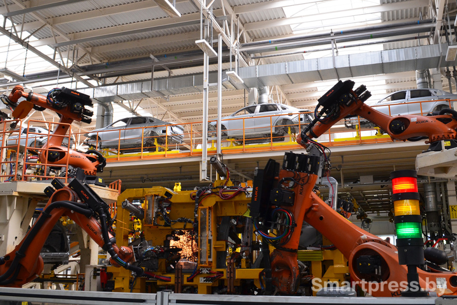 Роботы в цеху сварки завода BELGEE Роботы в цеху сварки завода BELGEE