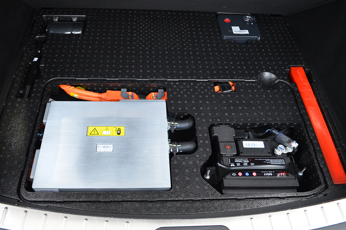 Подполье багажника Seres 5.JPG