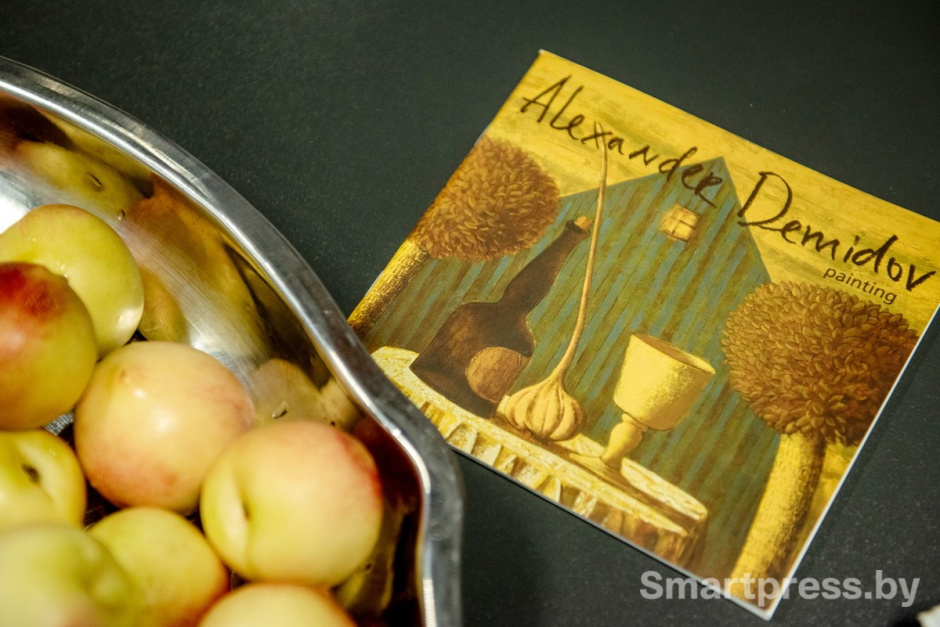 6-Работы художника Александра Демидова в офисе Смартпресс.jpg