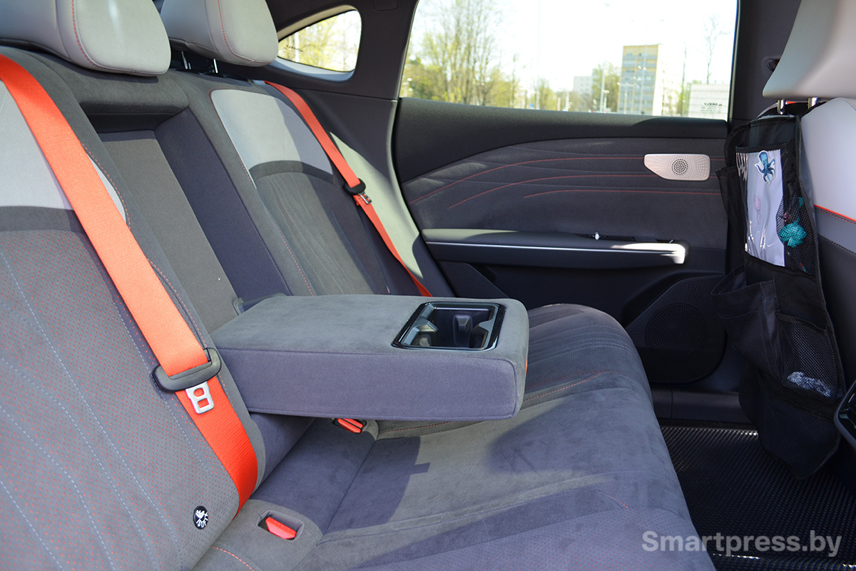 Задний диван Geely Galaxy E8