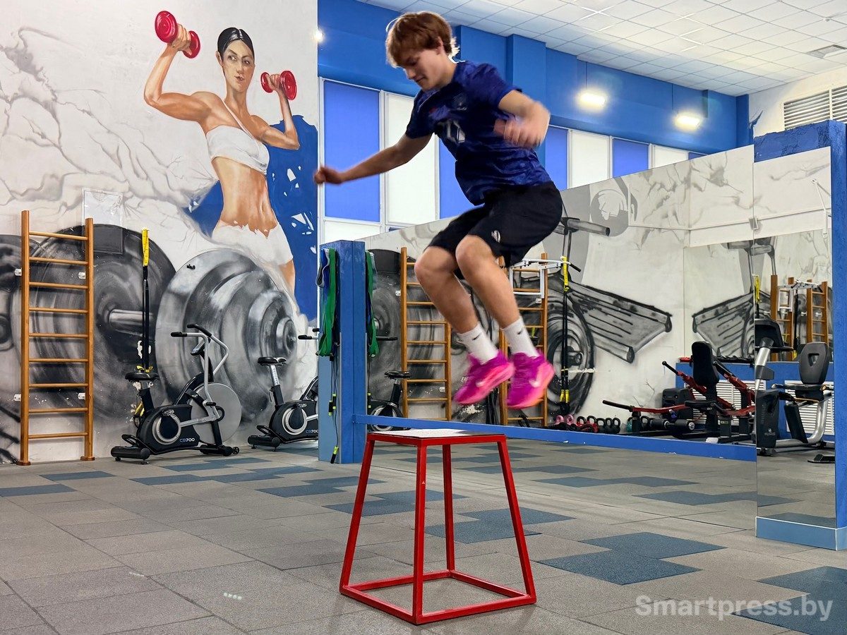 4-Тренировка волейболистов - прыжки со степов.jpg 4-Тренировка волейболистов - прыжки со степов.jpg