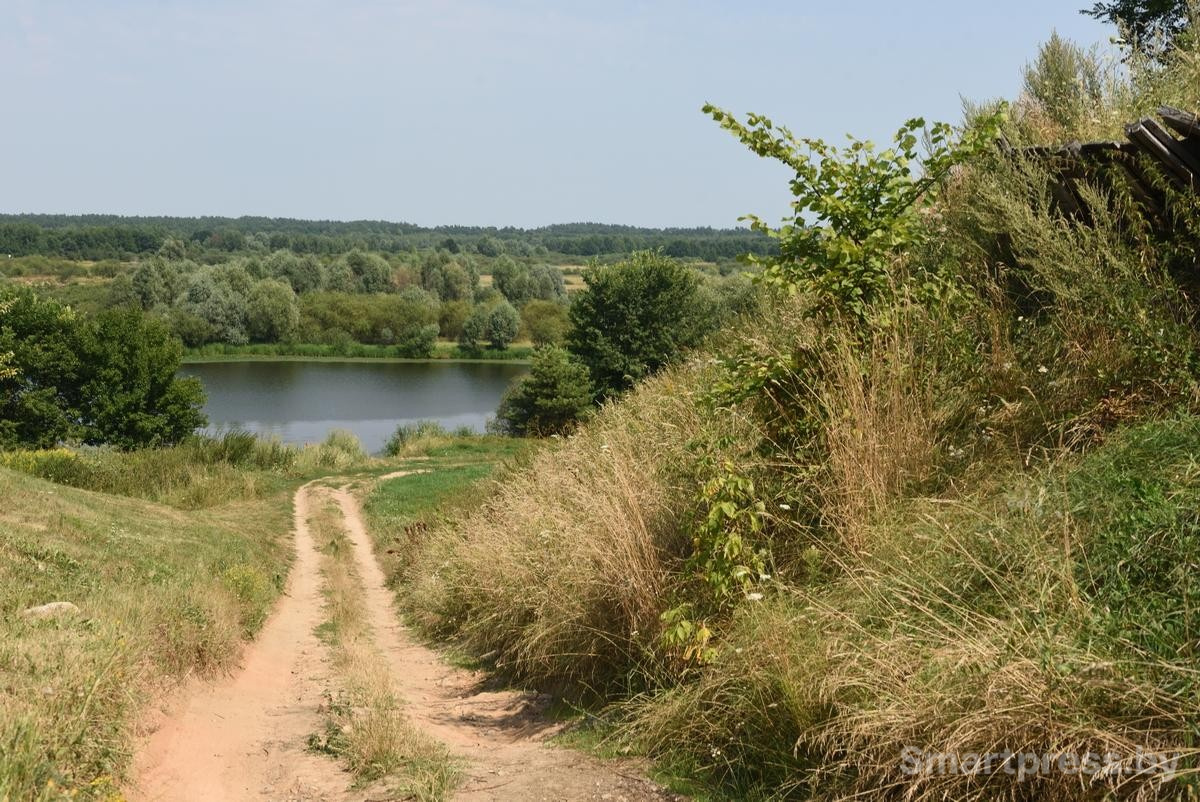 21-Дорога спускается к реке.jpg