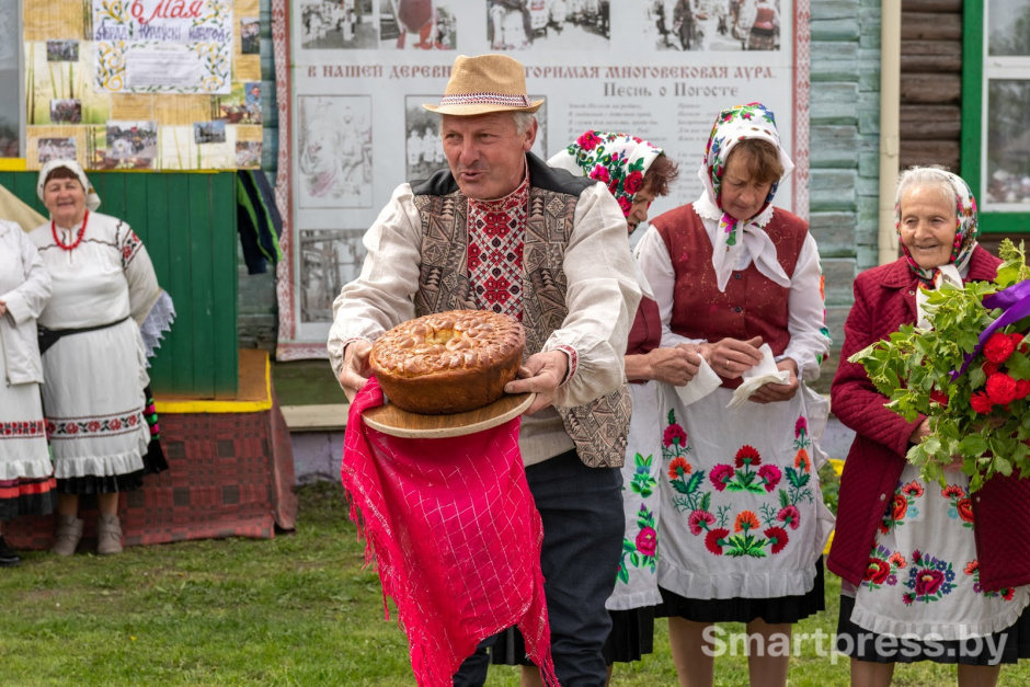В деревне Погост водят Юрьевский хоровод 22.jpg