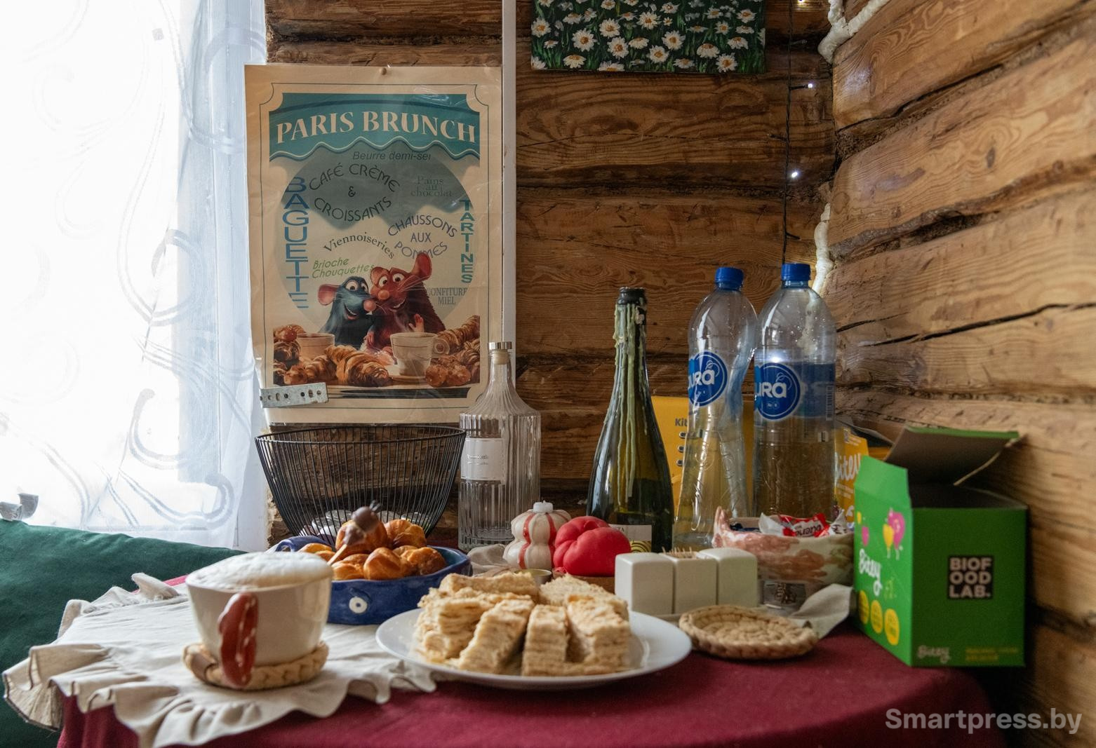 6-Накрытый стол в деревенском доме.jpg