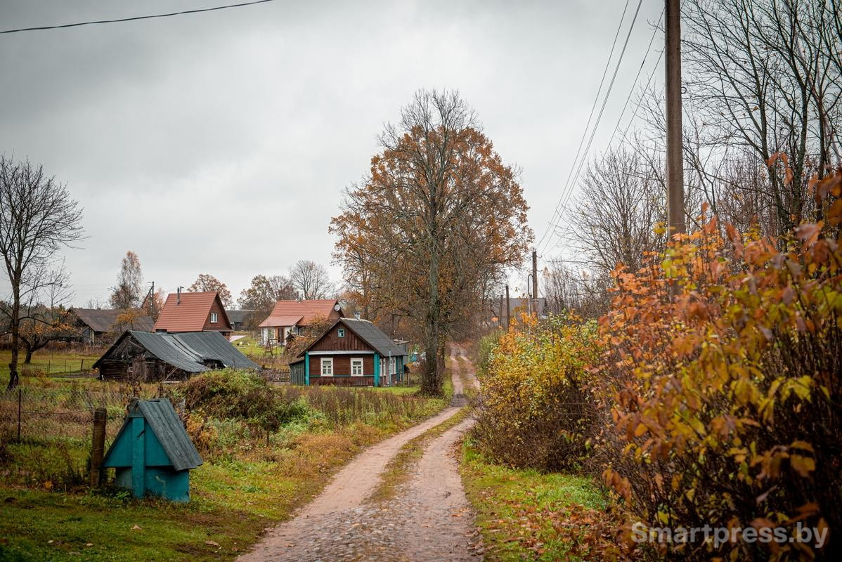 2-В деревне всего несколько домов.jpg
