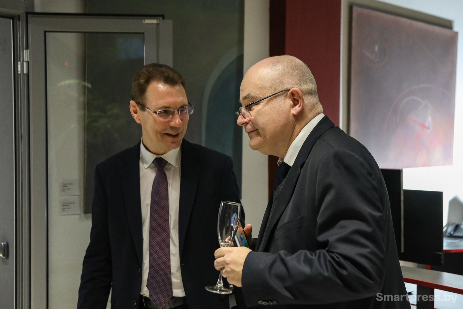 9-Cоветник БСБ Банка Владимир Ткачик и поверенный в делах Чехии Томаш Крыл.jpg