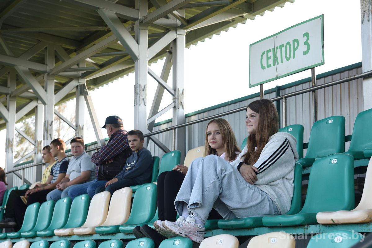 Трибуны в Городее