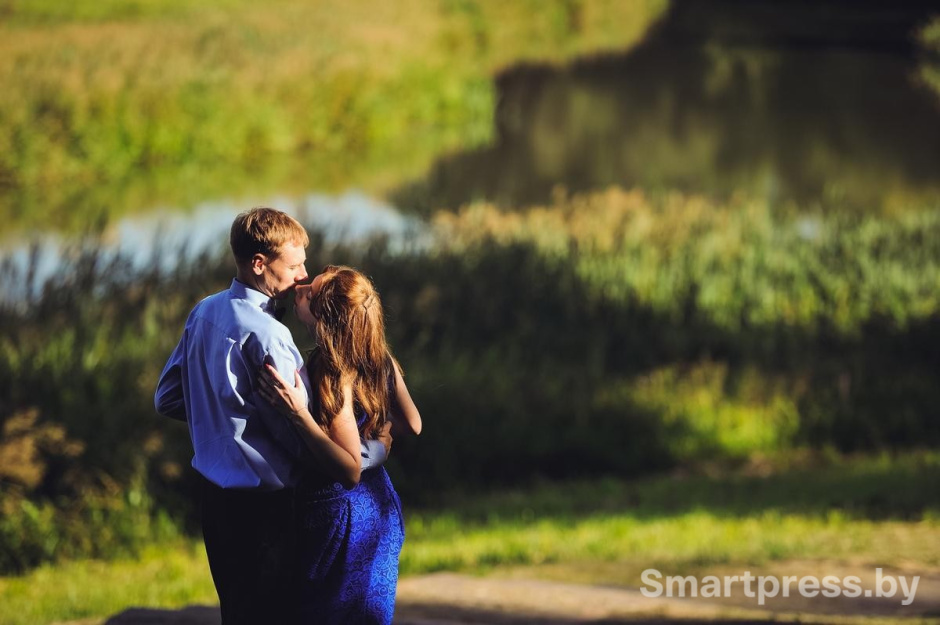 2-Влюбленная пара на природе.jpg