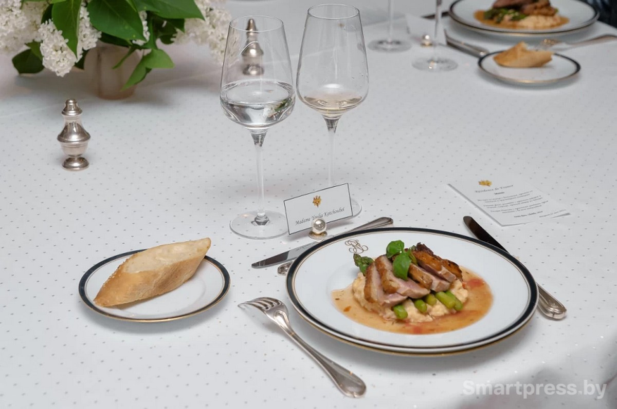 10-Сервировка стола на приеме.jpg 10-Сервировка стола на приеме.jpg