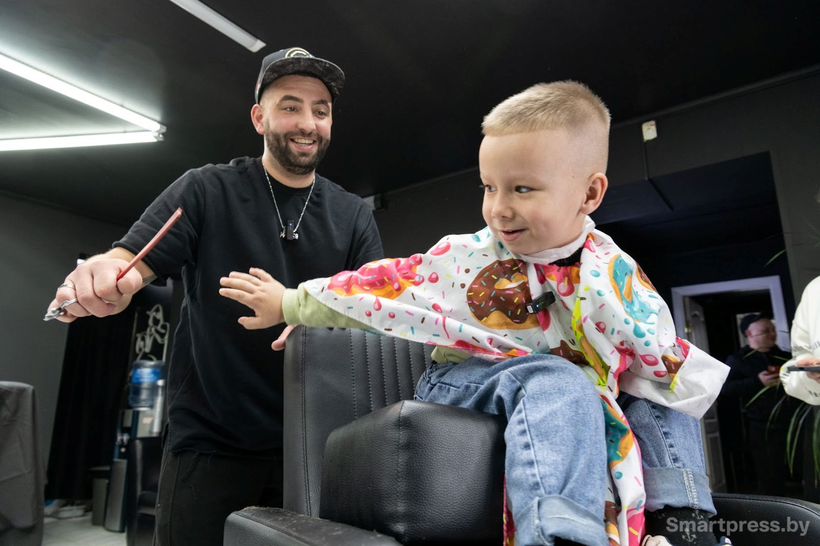 Бэби-парикмахер Владислав Якушин и Марк 3.jpg