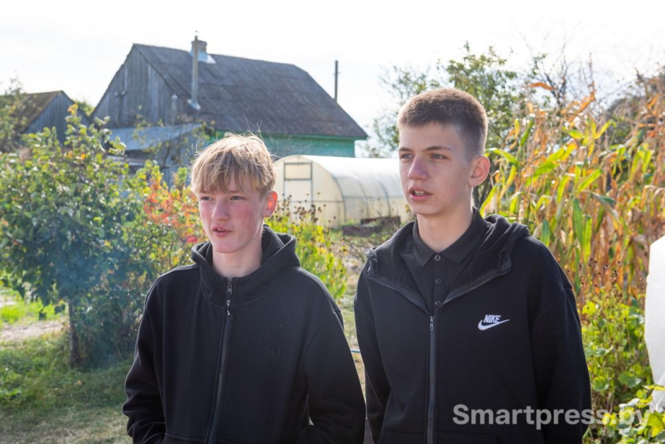 21-Слева направо - Лев и Тимофей.jpg