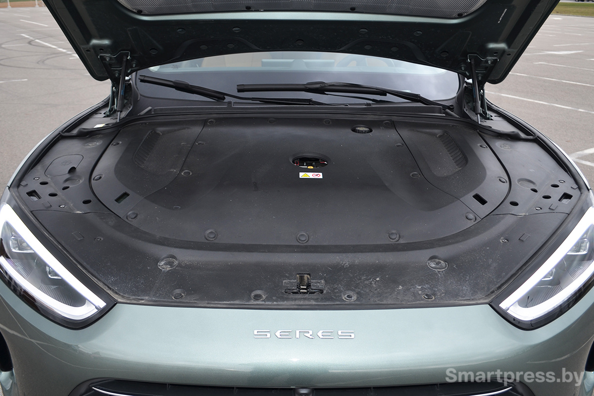 Подкапотное пространство Seres 5.JPG