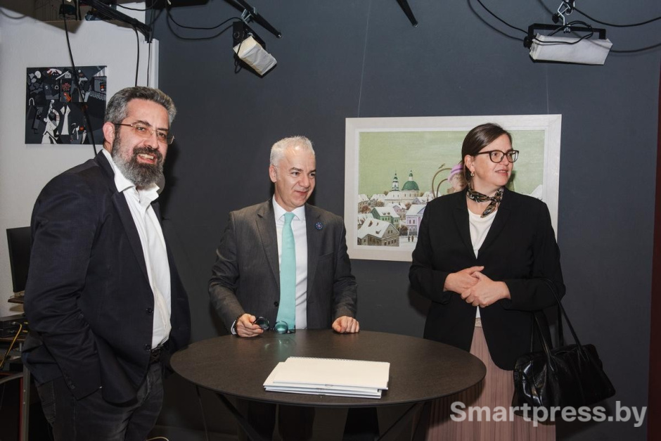 25-Временный поверенный Израиля Цви Миркин (слева) поверенный в делах Франции в Беларуси Людовик Руайе и посол Швейцарии Кристина Хонеггер-Золотухин.jpg