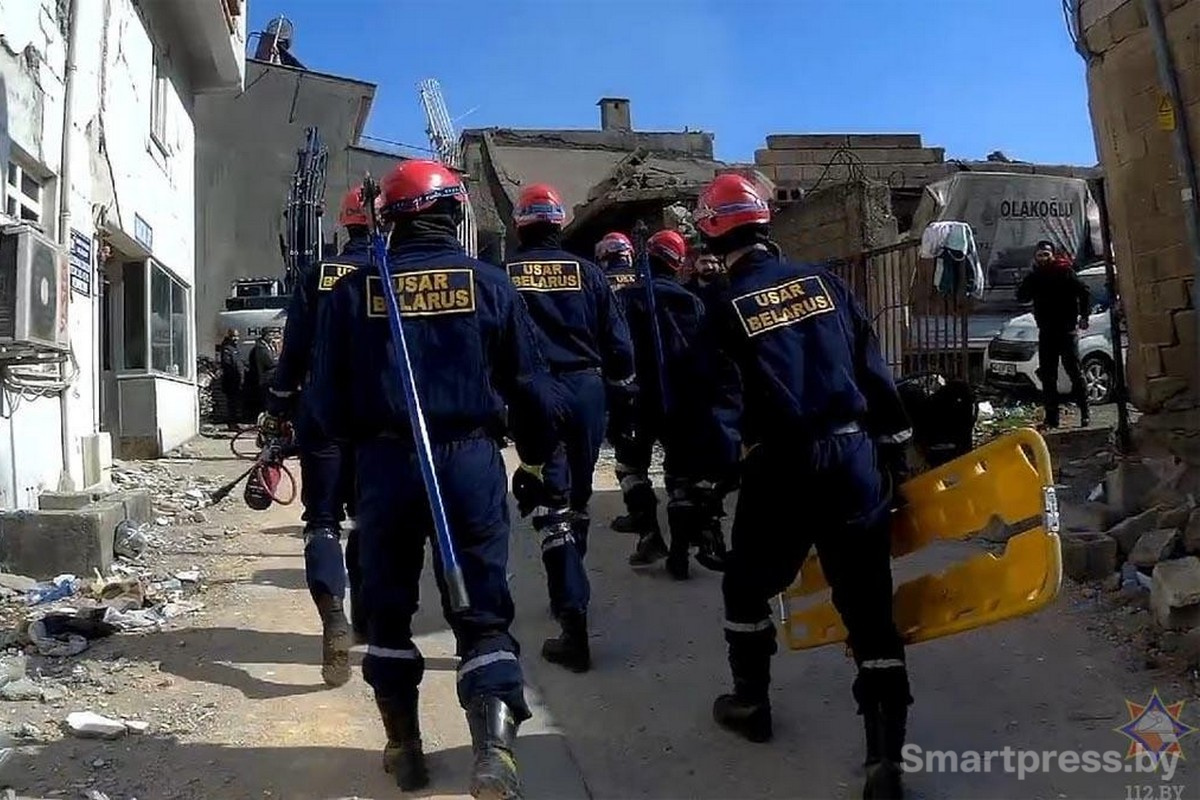 7-Белорусские спасатели в том числе Дарк помогали ликвидировать последствия землетрясения в Турции в 2023-м.jpg