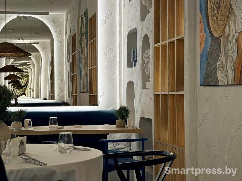 2-Интерьер греческого бистро Зои в Минске.jpg