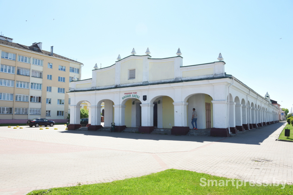 Белые лавки в Пружанах.JPG