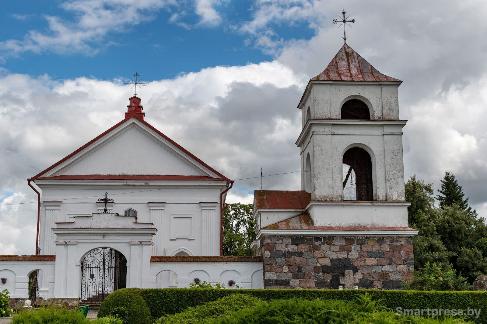 Костел Святой Анны в деревне Мосар 1.jpg