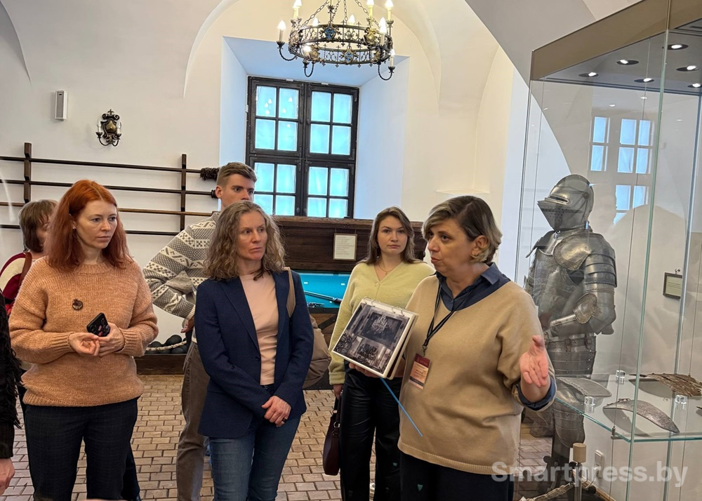 Несвиж Фармлэнд замок.jpg