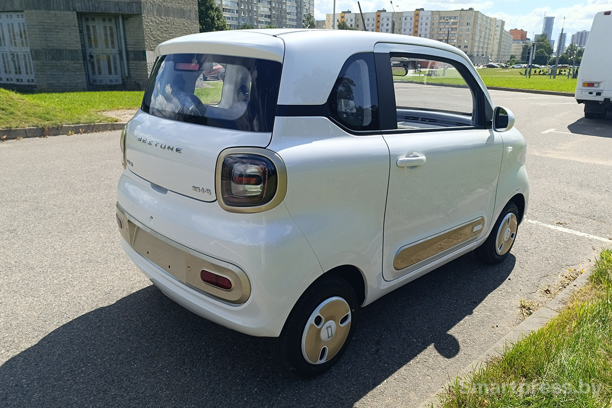 FAW Bestune Pentium Pony сзади 34.jpg