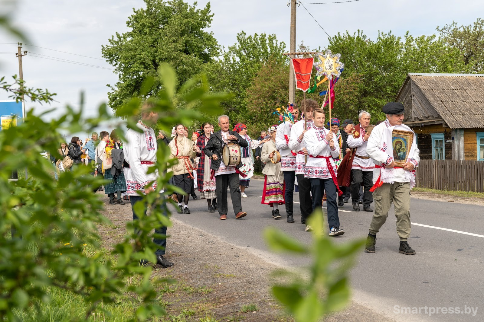 В деревне Погост водят Юрьевский хоровод 16.jpg