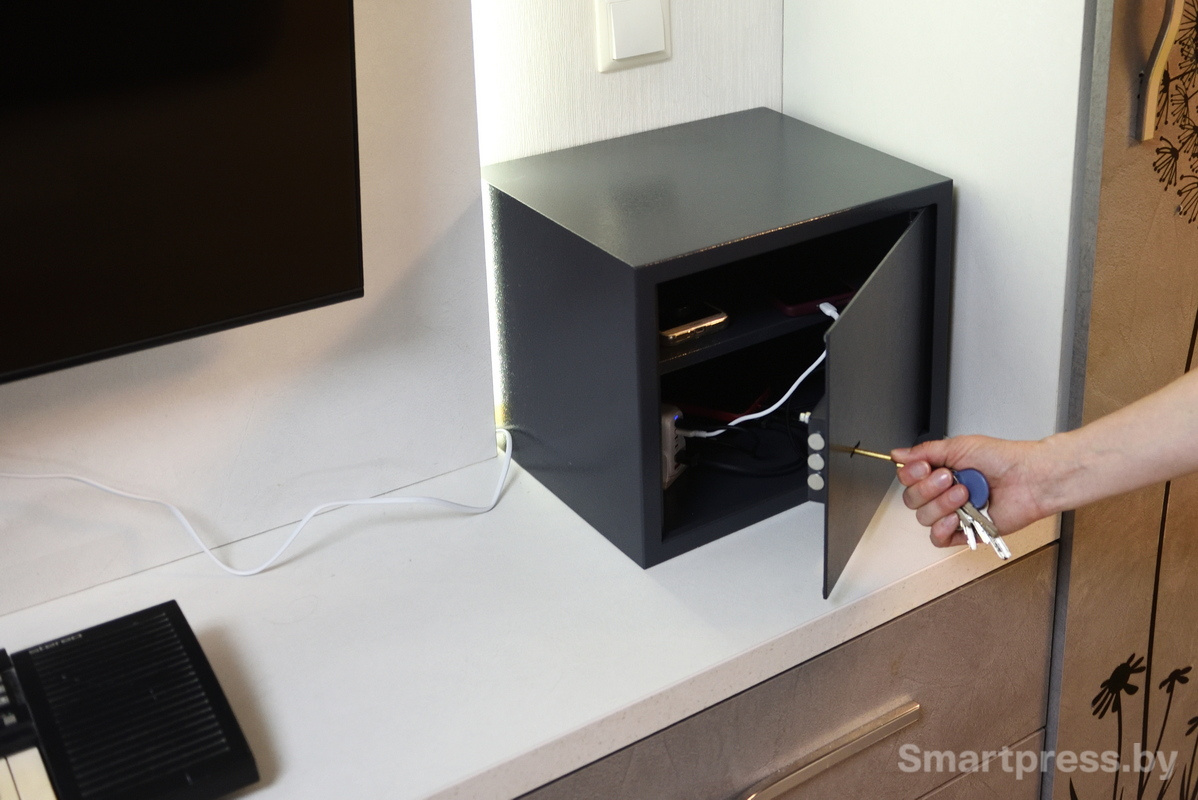 Сейф для хранения смартфонов.JPG