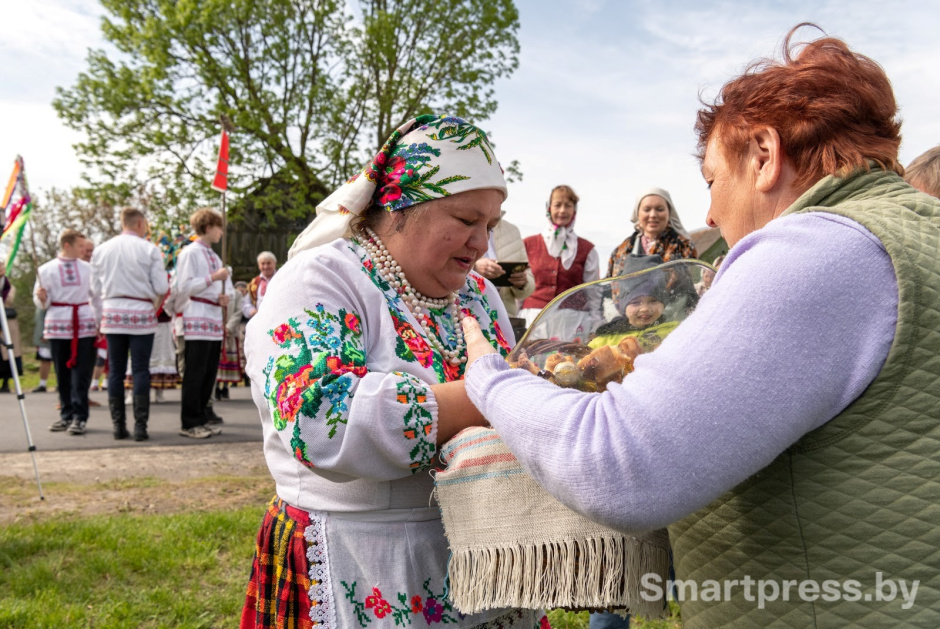 В деревне Погост водят Юрьевский хоровод 19.jpg