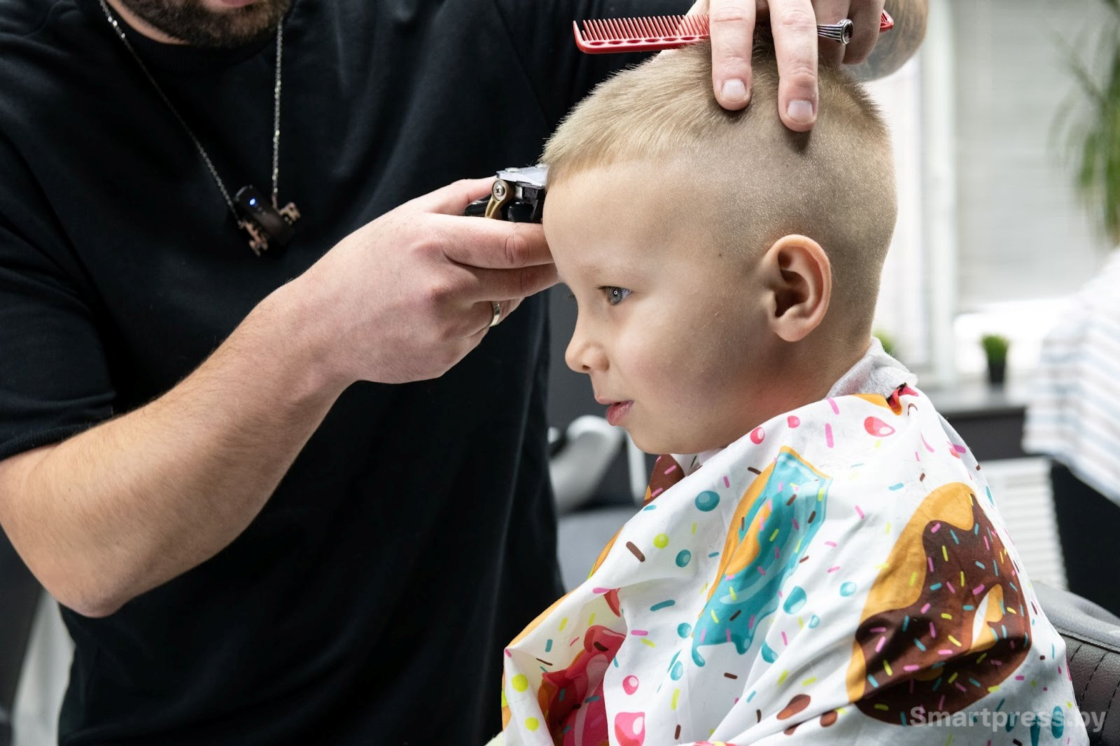 Бэби-парикмахер Владислав Якушин и Марк 6.jpg