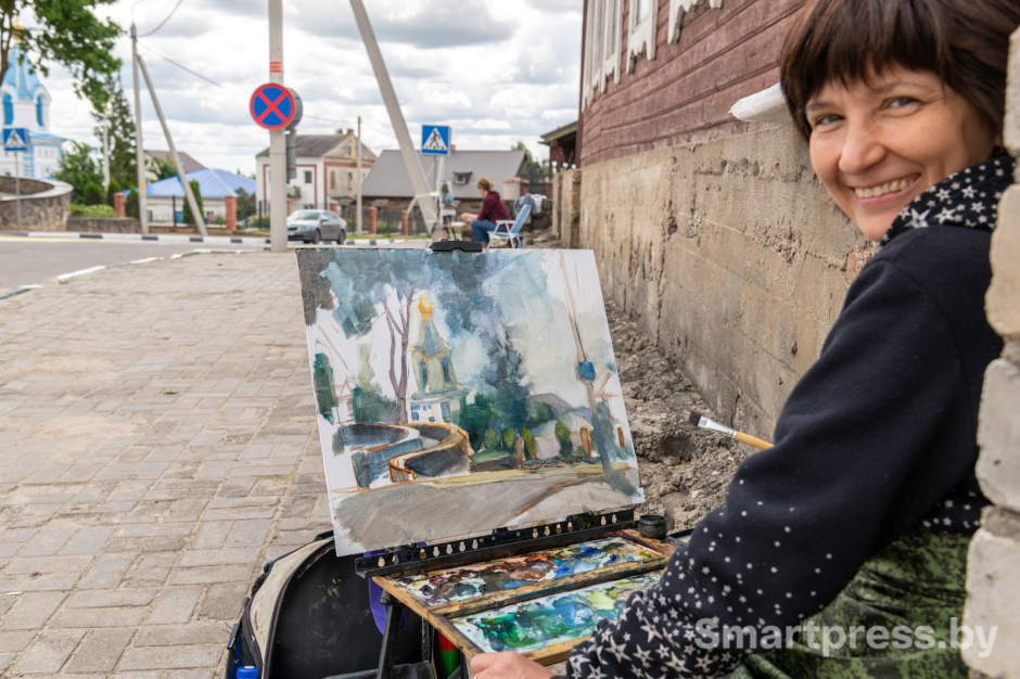 7-Художница Людмила рисует Браслав.jpg