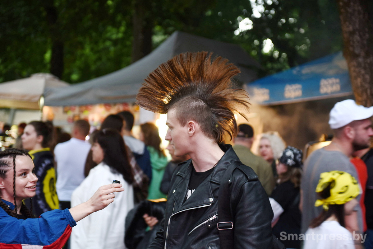 и панки здесь