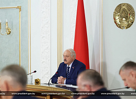 Лукашенко распорядился отправлять в армию тех, кто плохо работает 