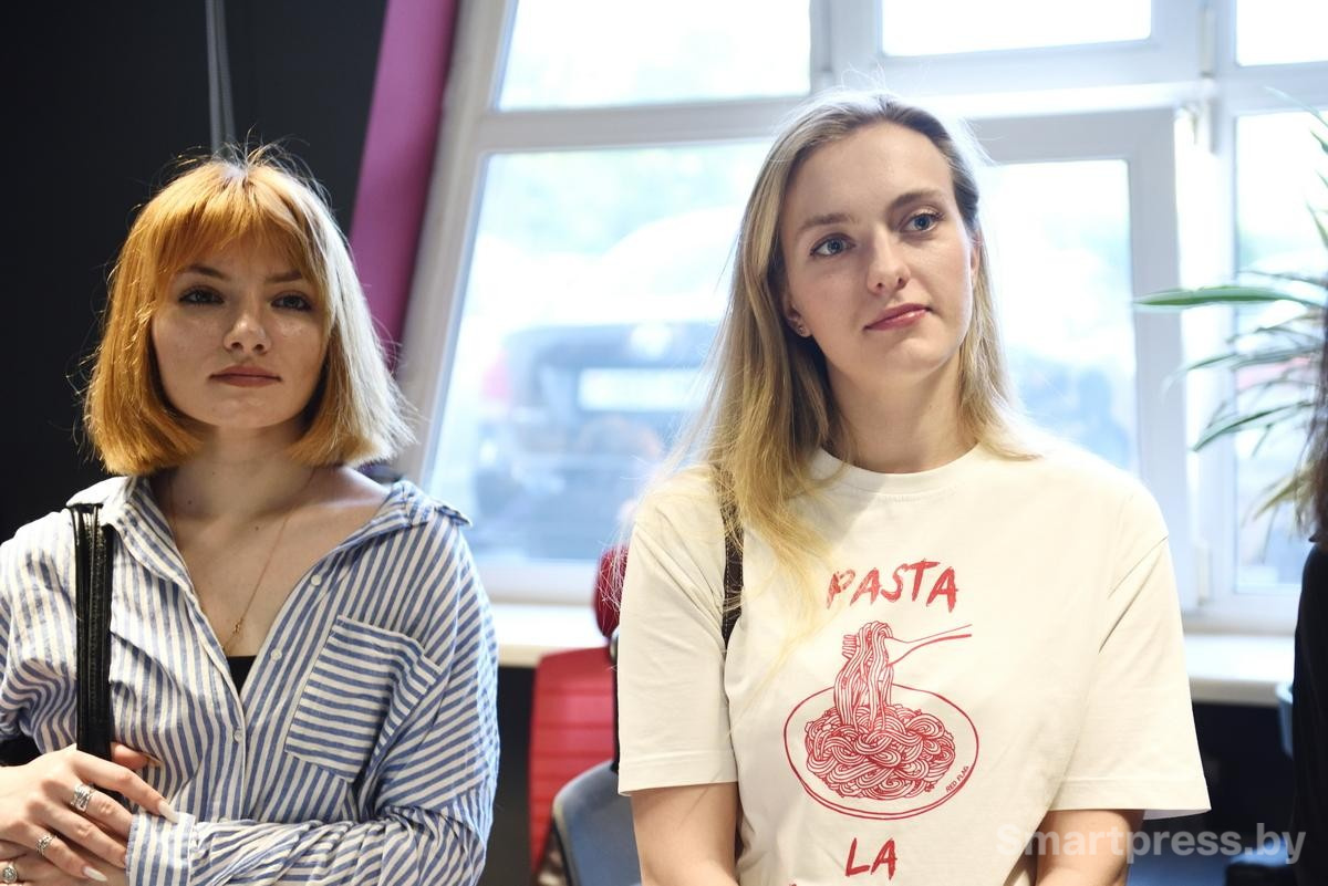 19-Представитель компании Imperia Orchestra Анна Абразевич (слева) и.jpg