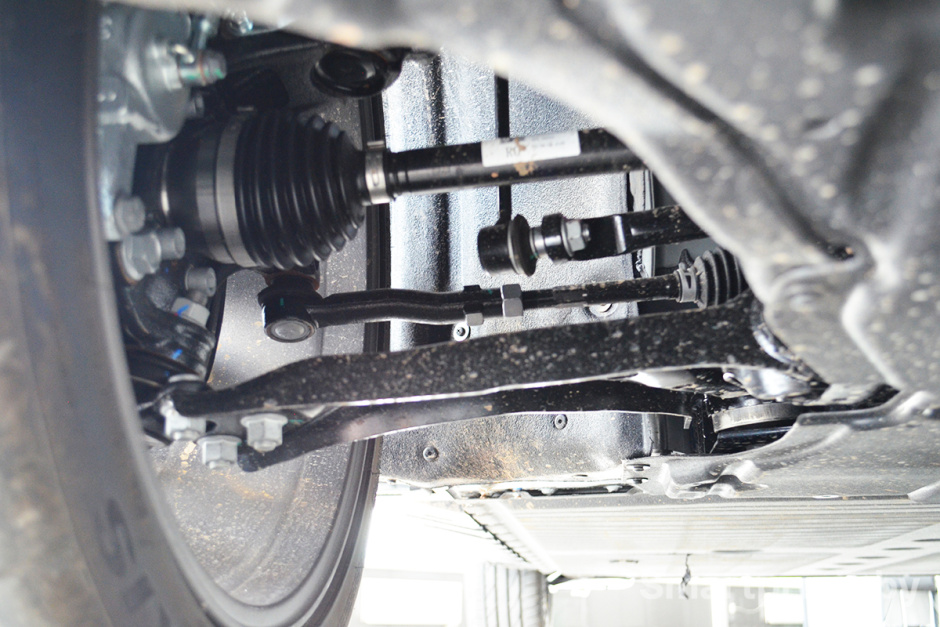 Передняя подвеска Toyota bZ3X.JPG