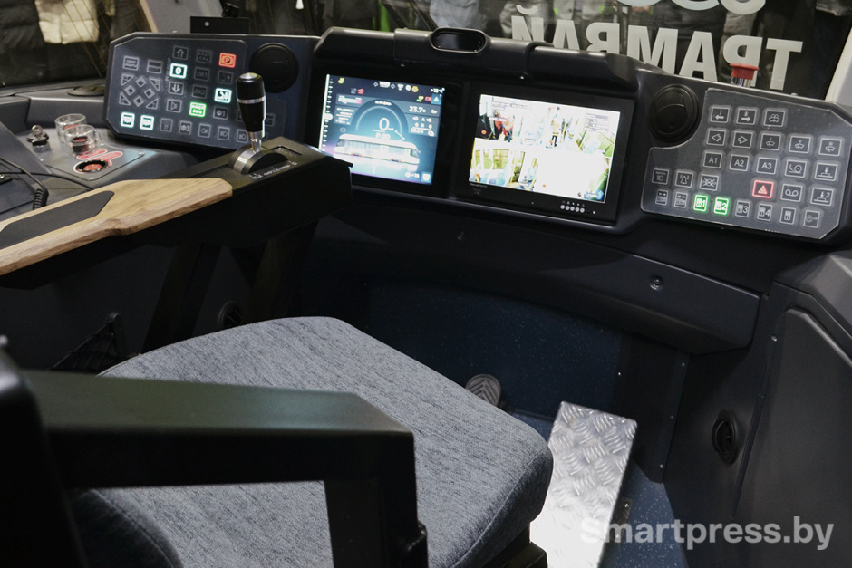 Приборная панель трамвая Т811